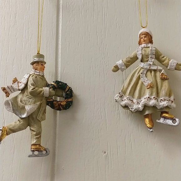 Reindeer Blingy Gold Sequin/Wood Reindeer Figurine with Ornaments - Picture 9 of 10